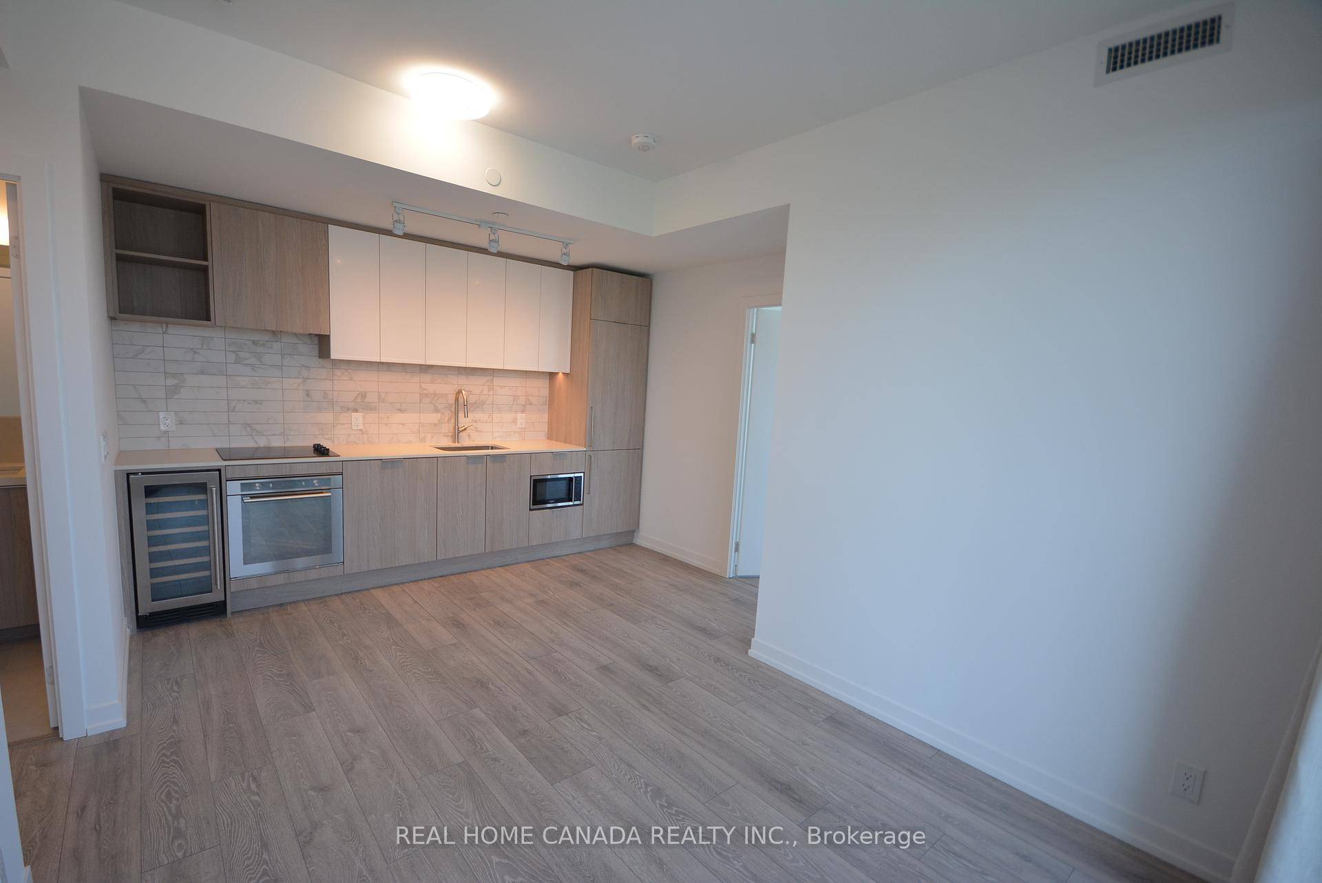 Newer Spacious 1 1 W 2 full Bathrms 662 Sq.