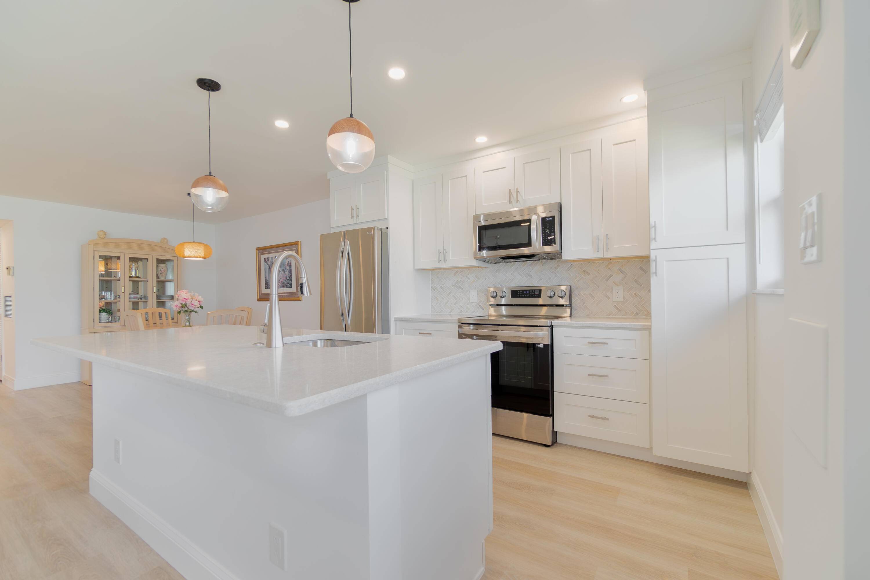 Reduced ! Wonderful updated one bedroom, 1.