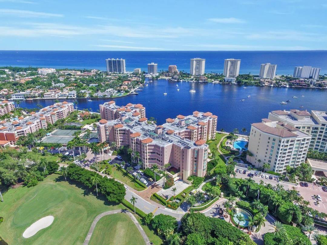Mizner Tower premier residence, The Grandview situated directly on the Intracoastal waterway and Lake Boca has an expansive terrace and private patio.