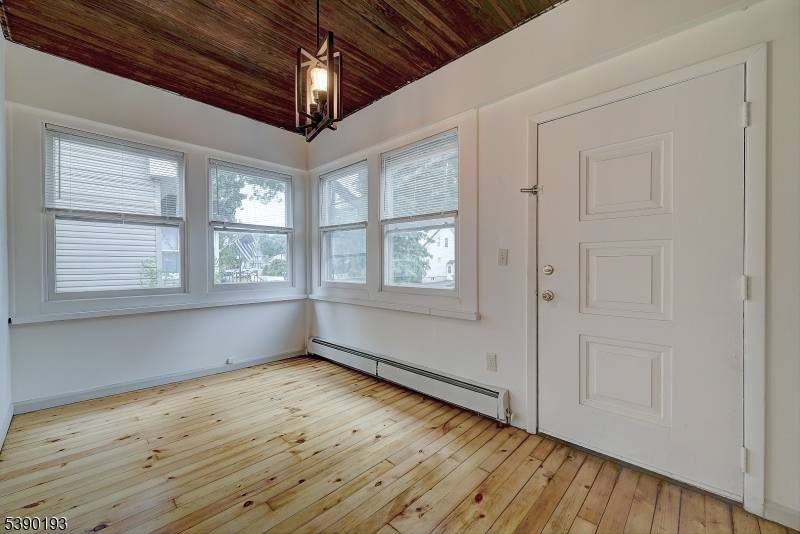 Fabulous move in ready in heart of Springfield Enclosed entry porch.