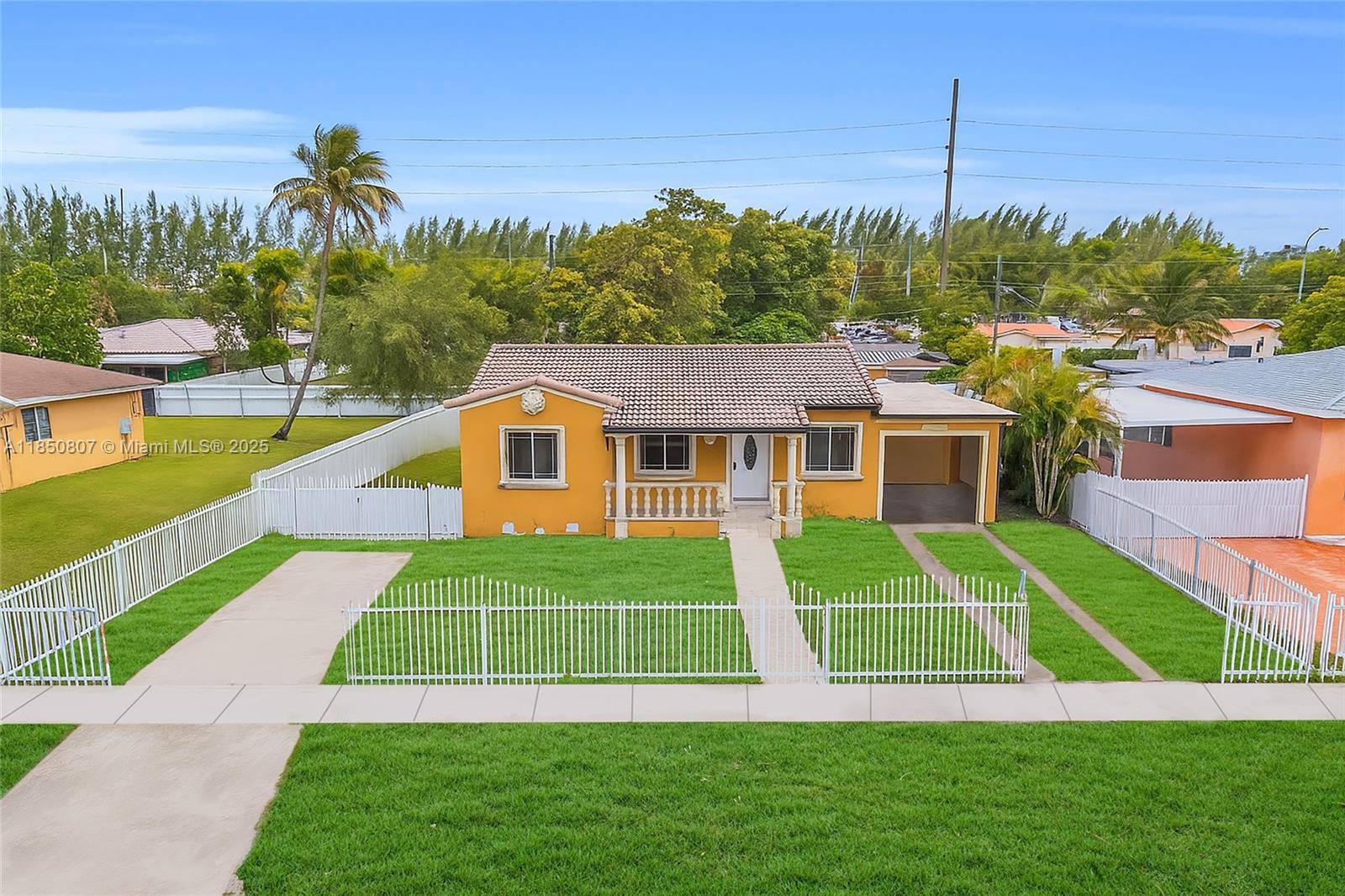 Charming home in the heart of Hialeah !