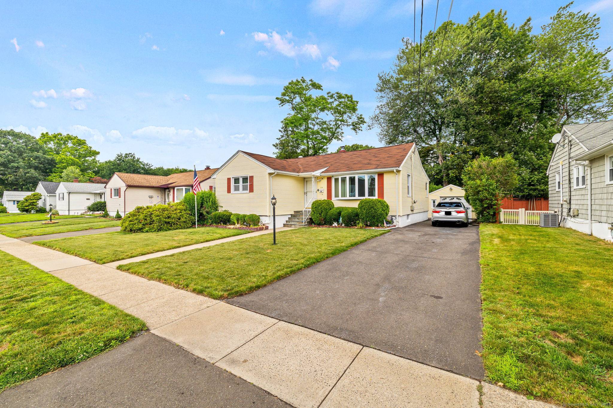 Welcome to this charming 3 bedroom, 2 full bath ranch in Stratford, CT, offering comfort, convenience, and plenty of space to grow.