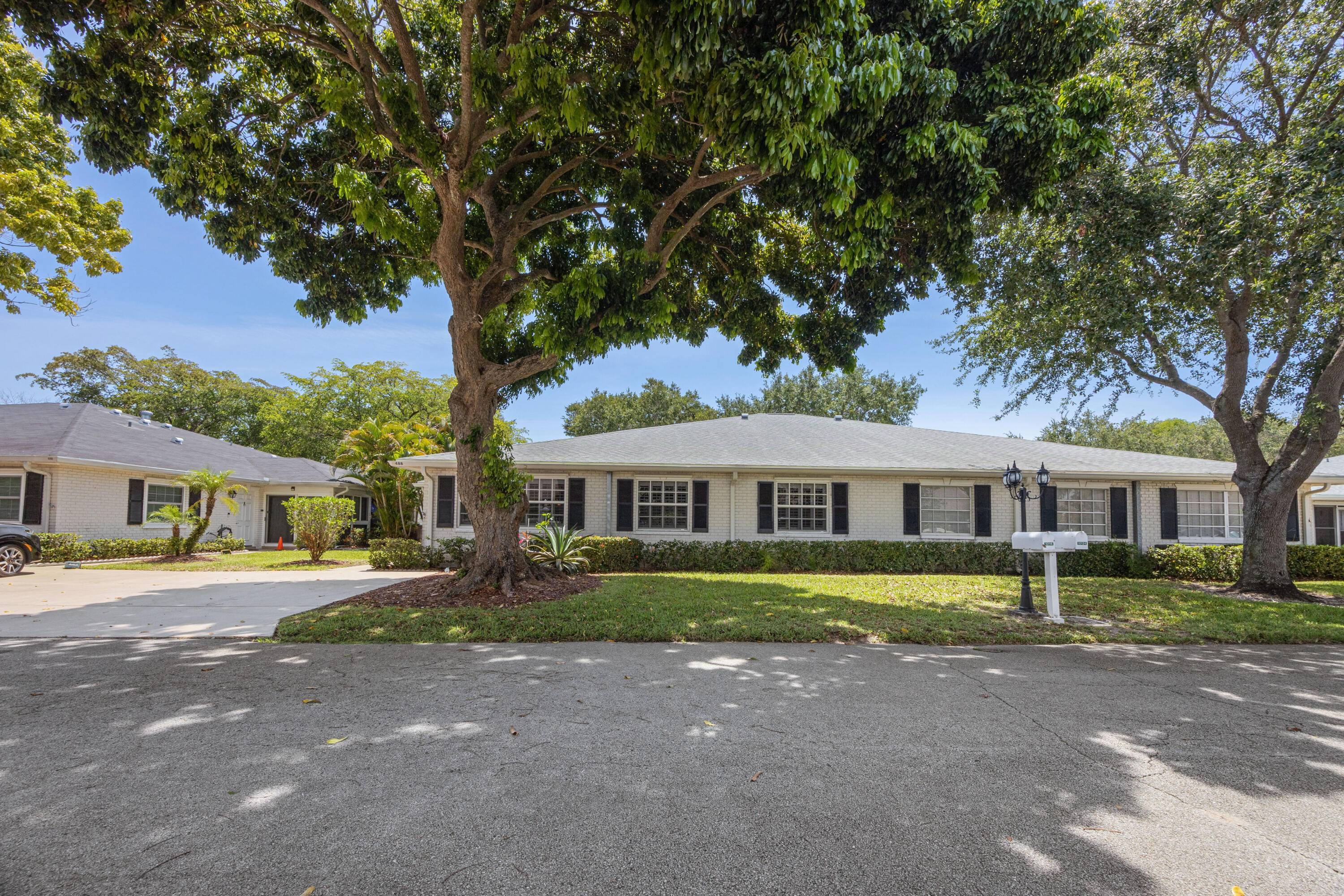 Beautifully remodeled villa style condo in Limetree !