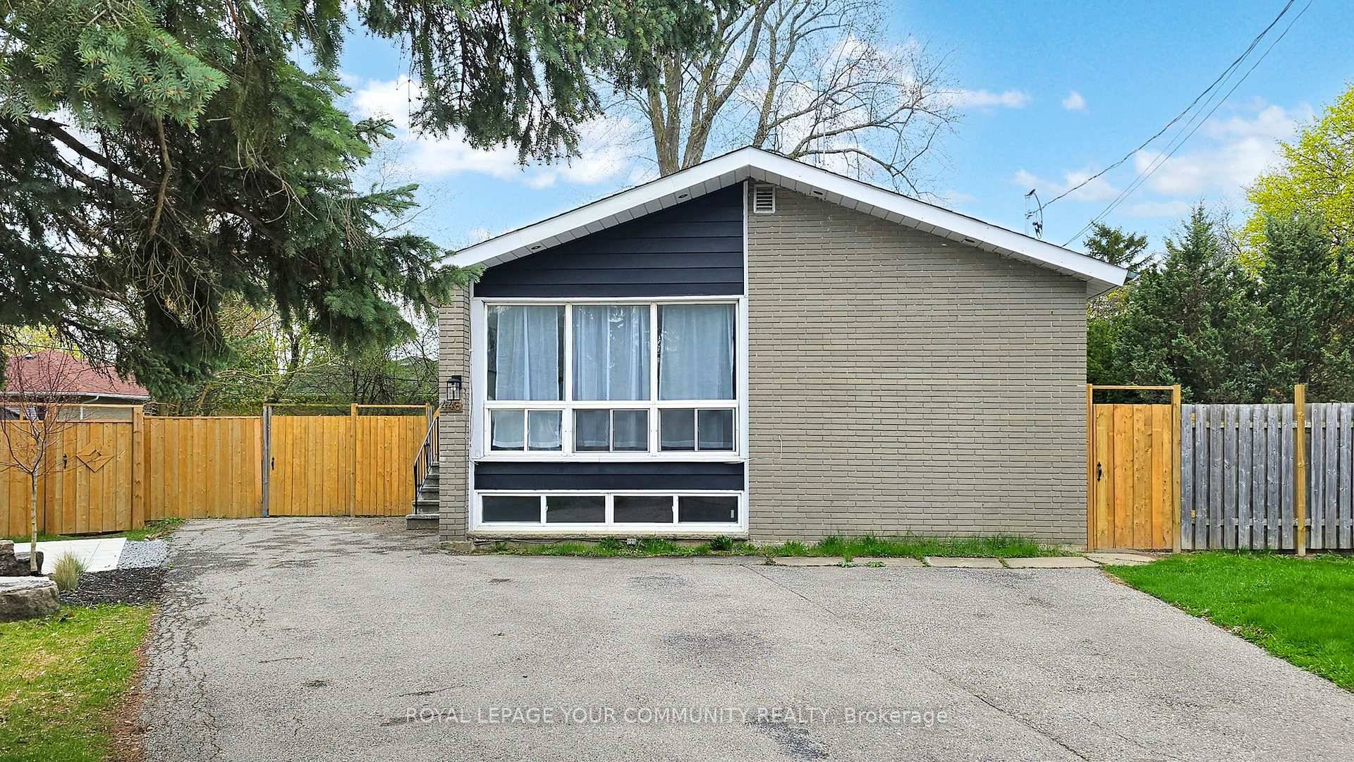 Welcome to this beautifully upgraded raised bungalow located in the highly desirable and family friendly Crosby community home to some of Richmond Hills top rated schools, including Bayview Secondary and ...