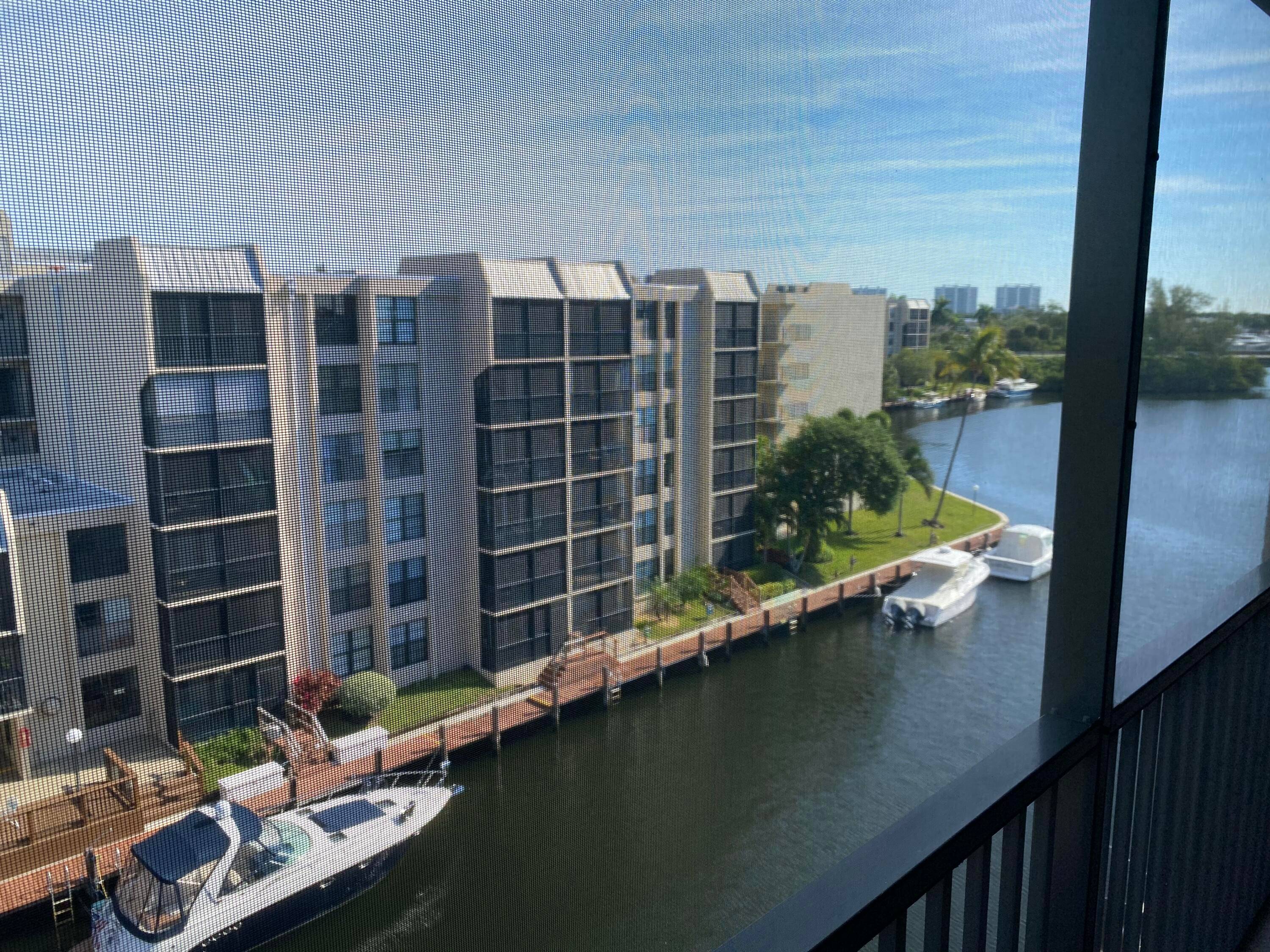 WATERFRONT PENTHOUSE GEM READY FOR YOUR VISION !