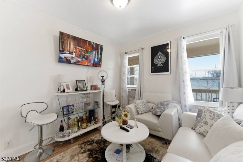 Don't miss this rare opportunity !