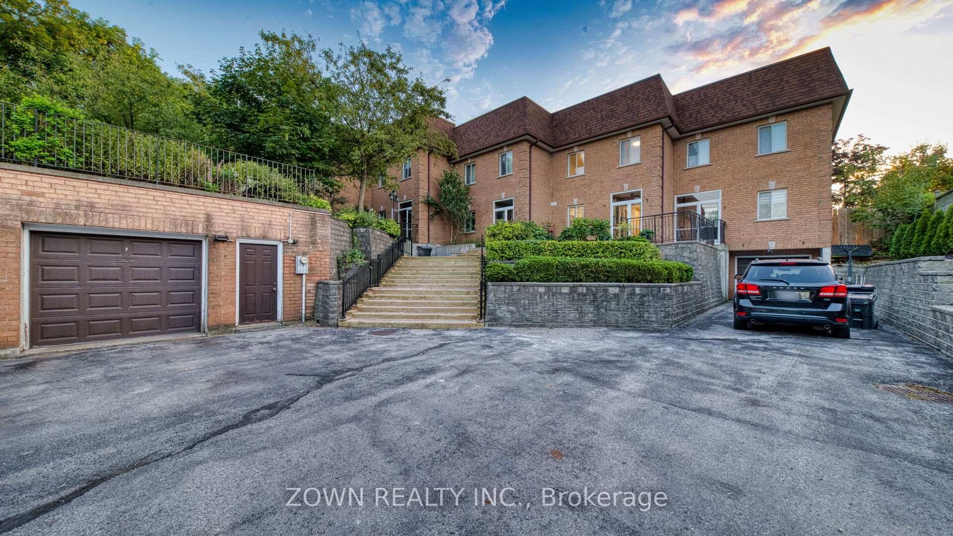 Beautifully maintained 3 Bedroom Townhouse in the highly sought after Scarborough Village community !