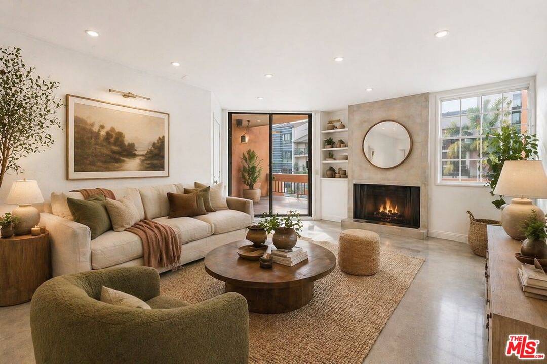 740 N Kings Rd 1BR Sunset Strip La