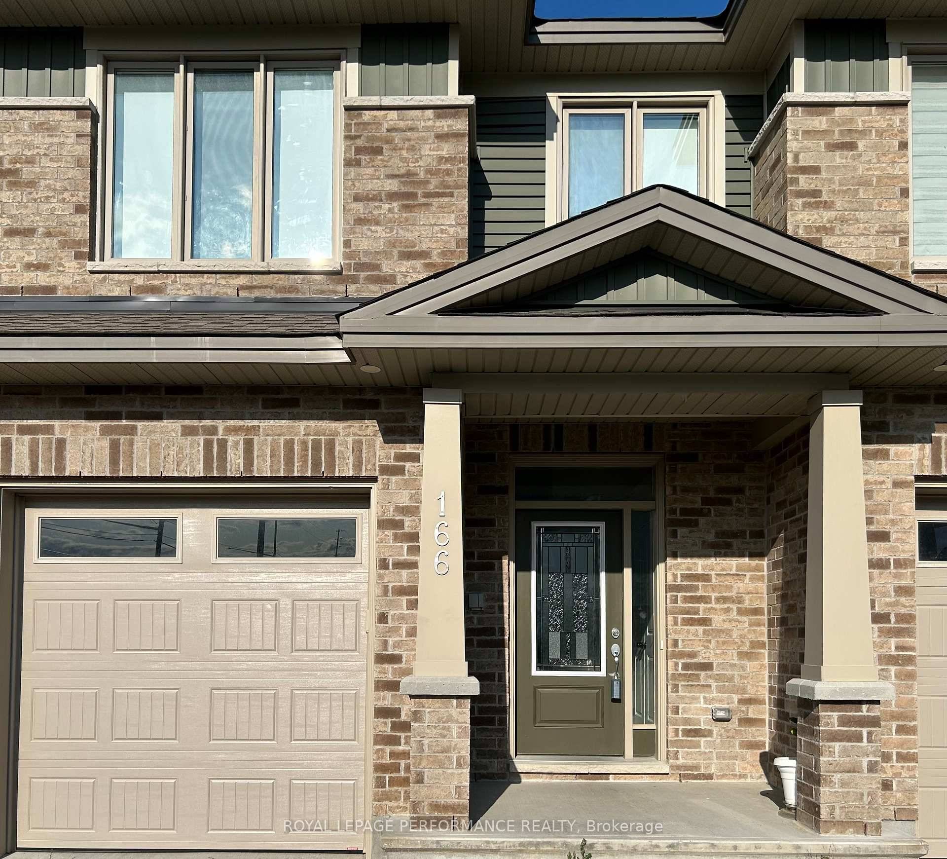 Located in the highly sought after neighbourhood of Findlay Creek, this home includes 3 bedrooms and 2.