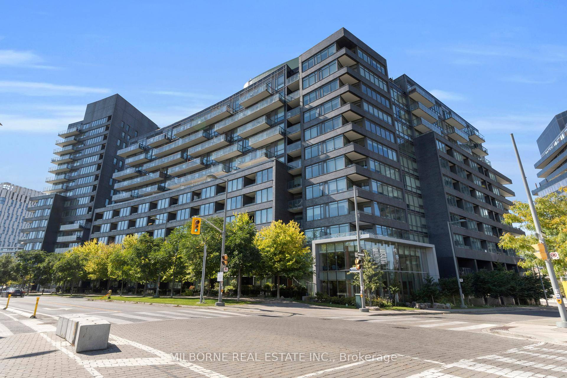 Distillery District, Canary Park, Sun Drenched 1 Bed Den Features Perfect Layout With 10Ft Ceilings amp ; Hardwood Floors Throughout.