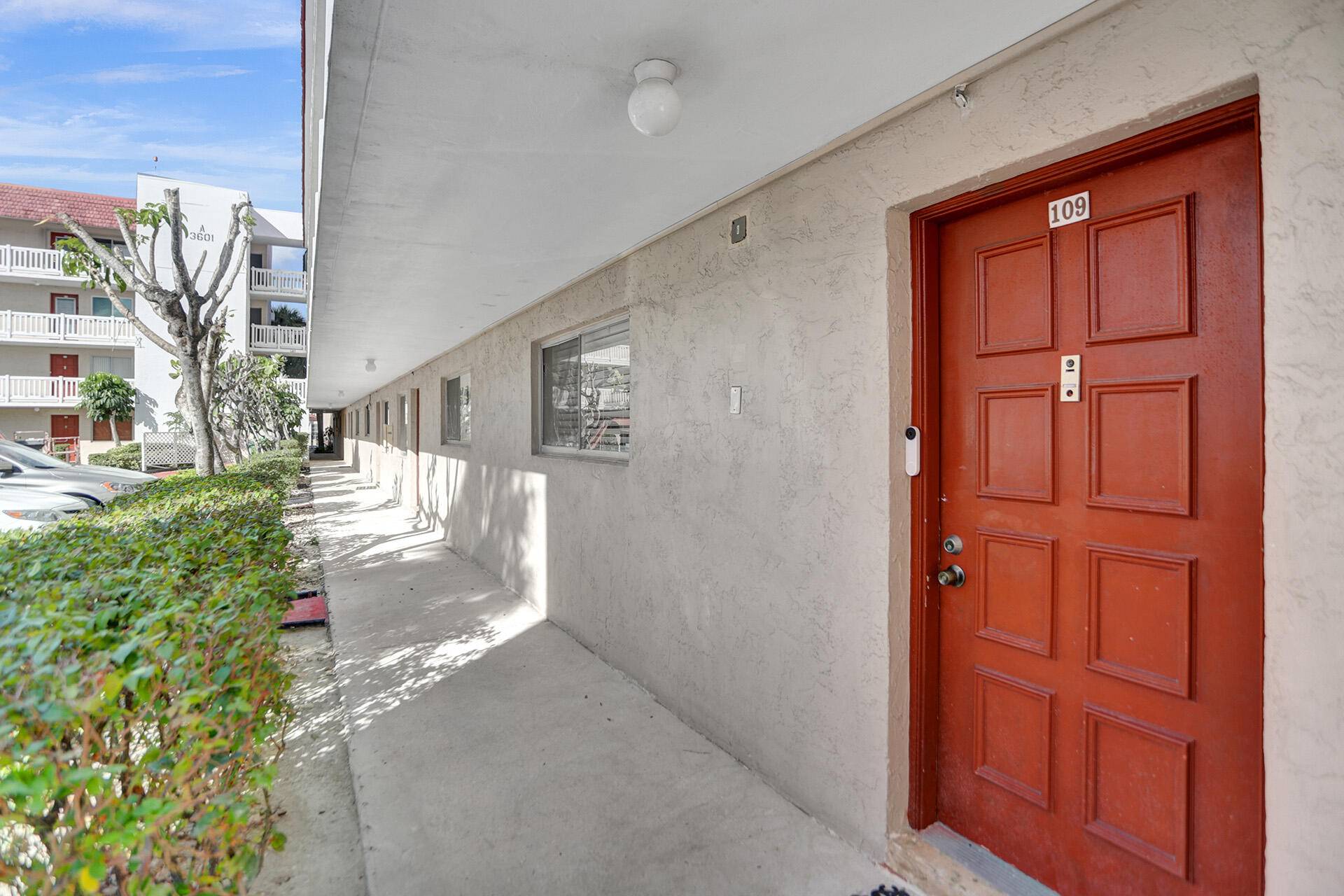 GREAT APARTMENT ON THE GROUND FLOOR WATER VIEW AND GOLF COURSE VIEW RENOVATED WITH SMOOTH CEILINGS AND WALLS NO POPCORN QUARTZ COUNTER TOPS WITH 18 INCH BACKSPLASH STAINLESS STEEL APPLIANCES ...