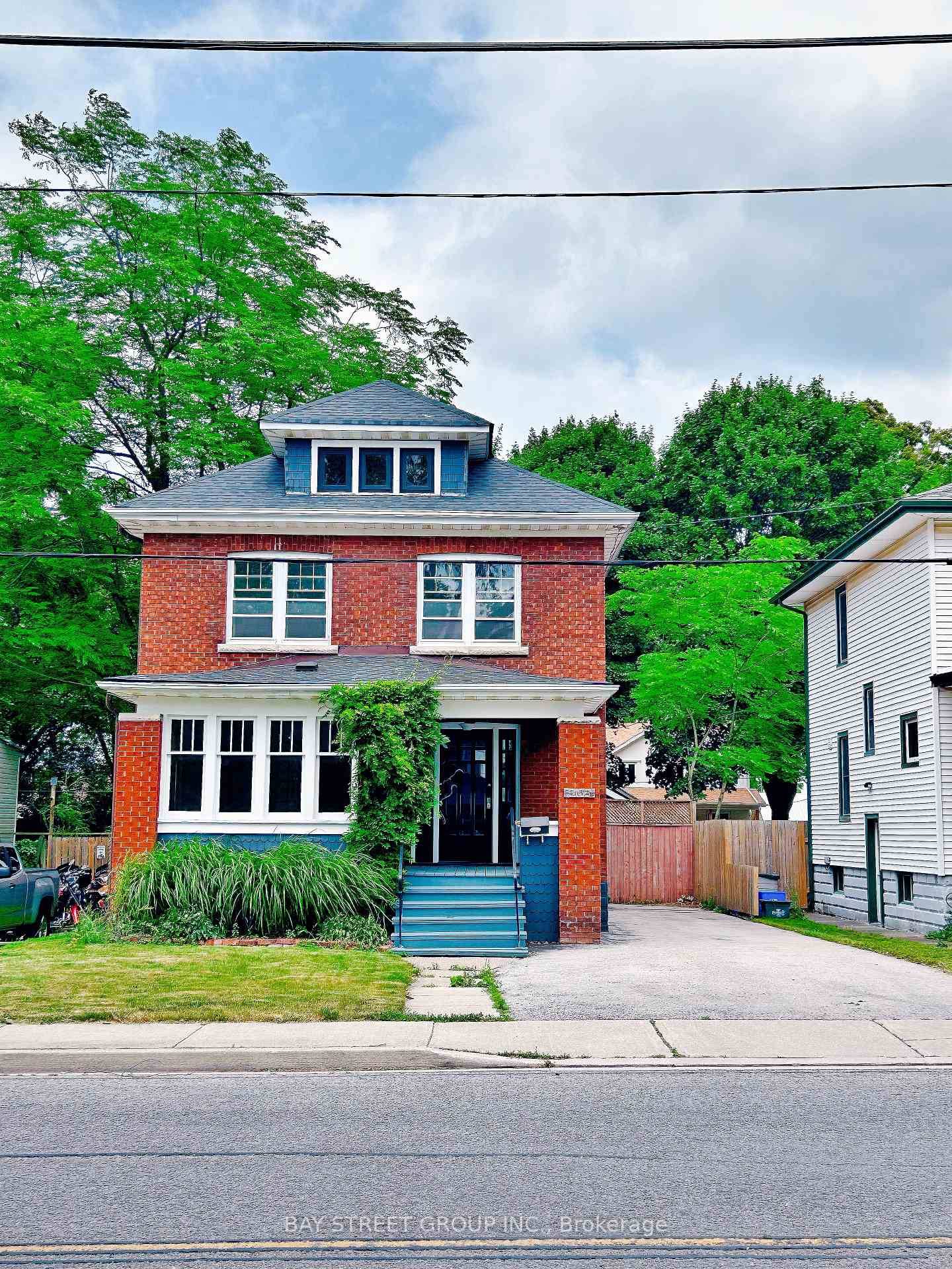 Looking for 3 Bedrooms plus 2 bathrooms in Niagara Falls !