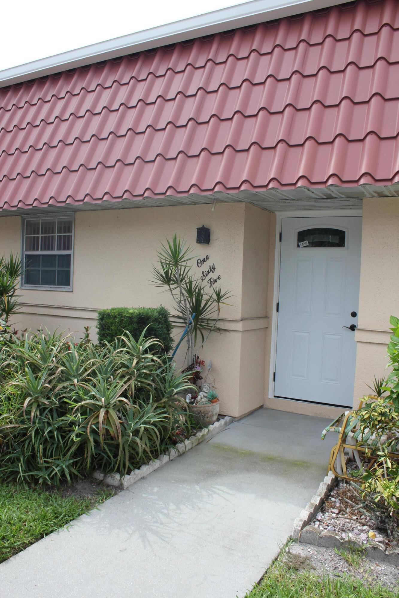 BRING OFFERS ! Beautifully updated 1 bedroom and 1.