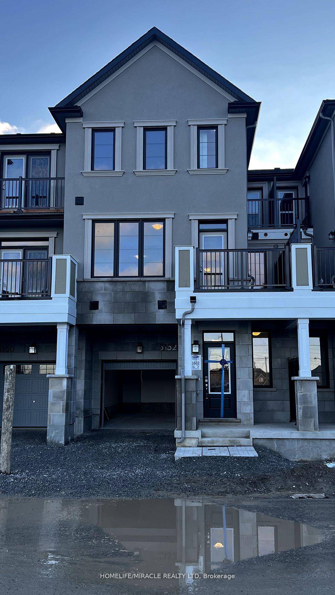 Experience an incredible chance to reside in the esteemed secure enclave of Mississauga.