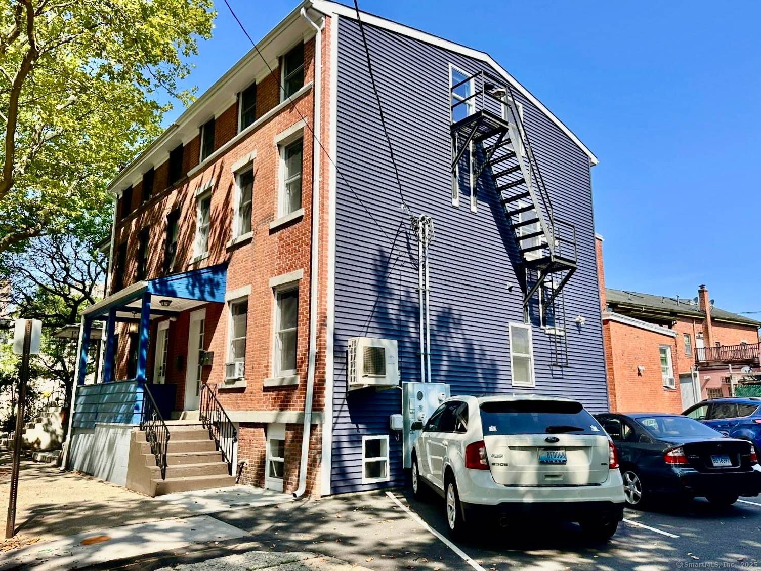 Located in the heart of New Haven's vibrant Wooster Square neighborhood, this beautifully maintained brick 3 unit multifamily building is a prime investment opportunity.