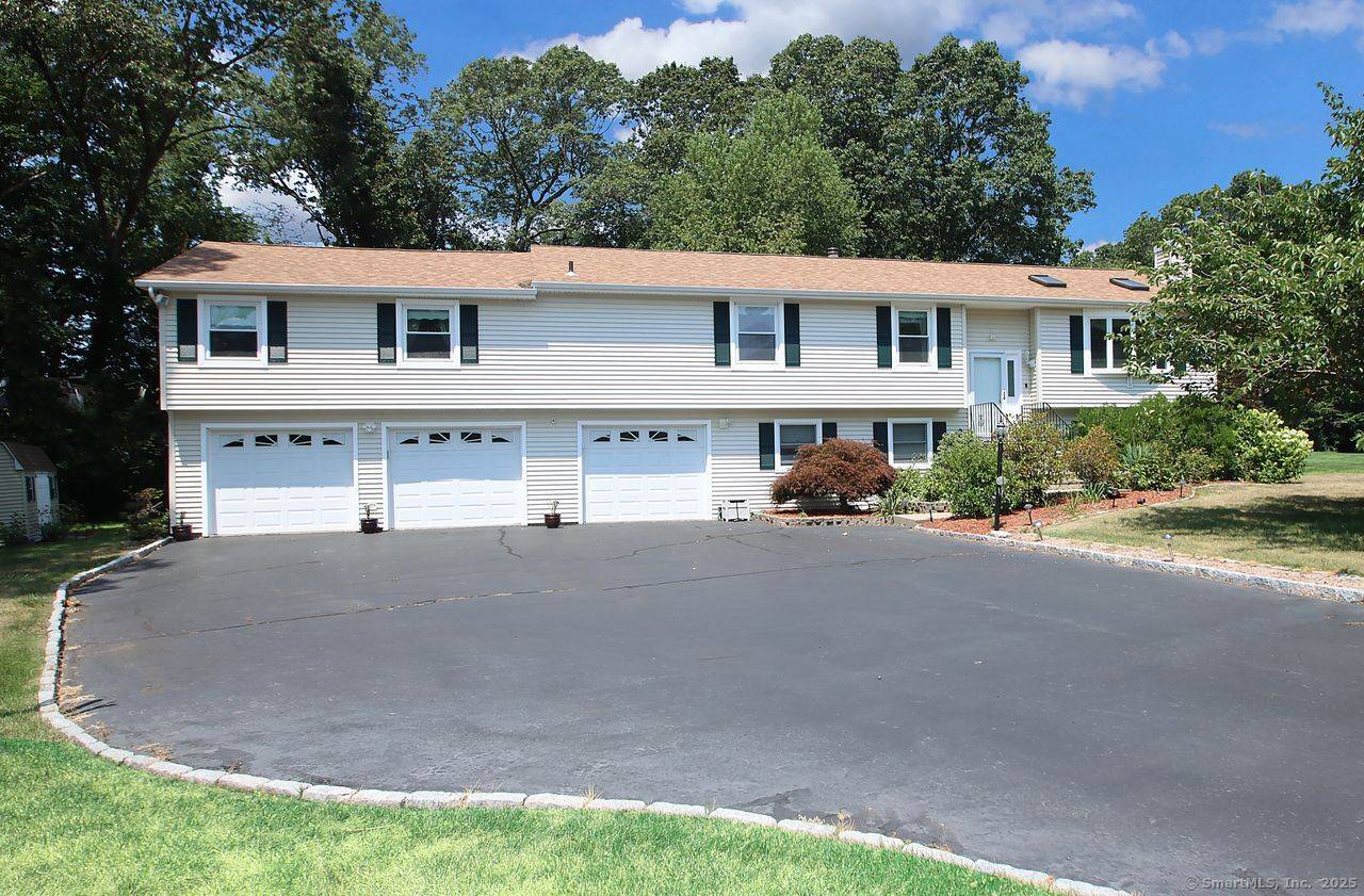 Have a Large Family ? This Turn The Key 4 Bedroom, 2.
