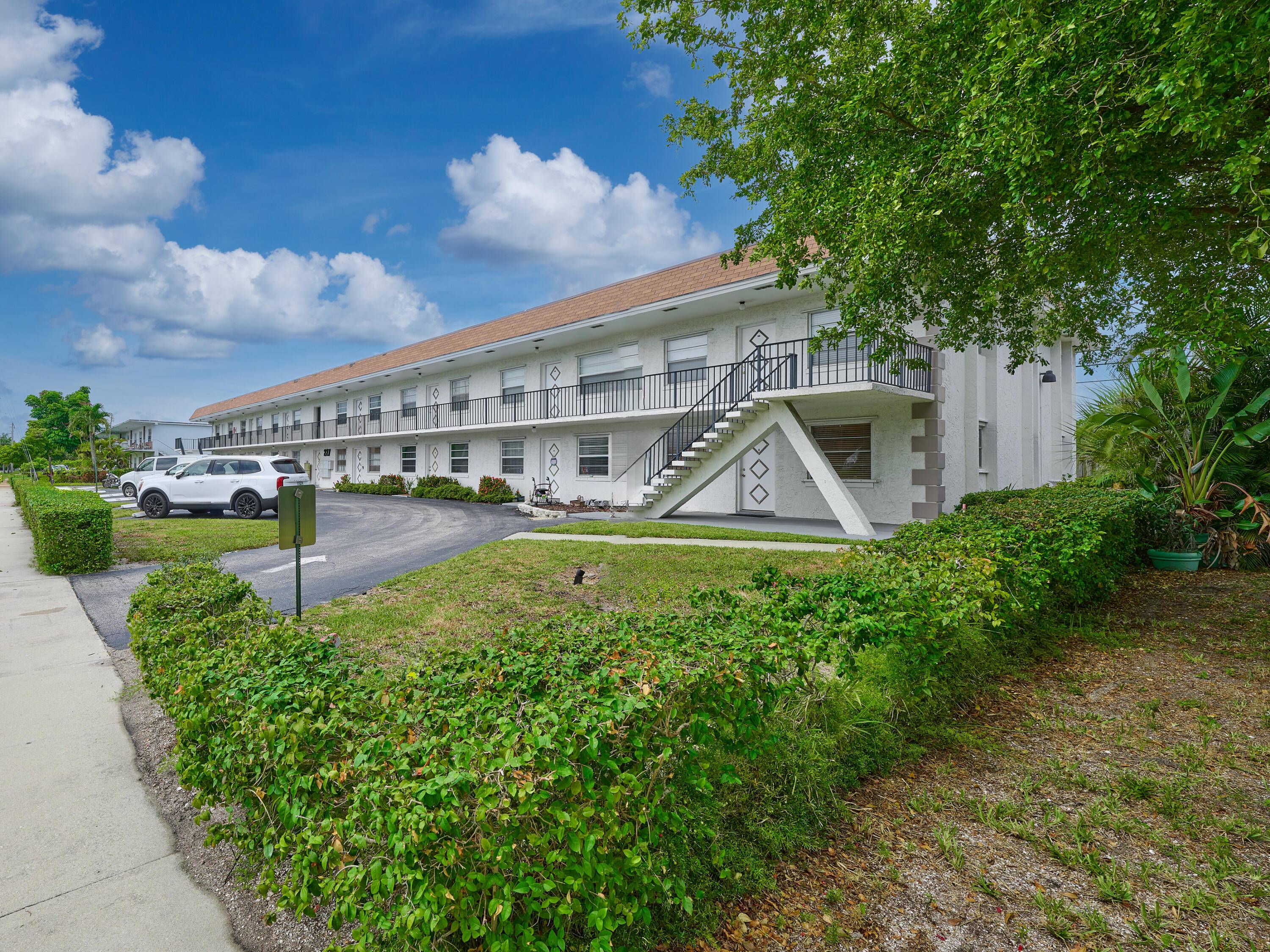 Spacious 2 bedroom, 2 bath condo with a newer upgraded kitchen featuring high end stainless steel appliances, modern soft close cabinetry and a large peninsula for extra seating.