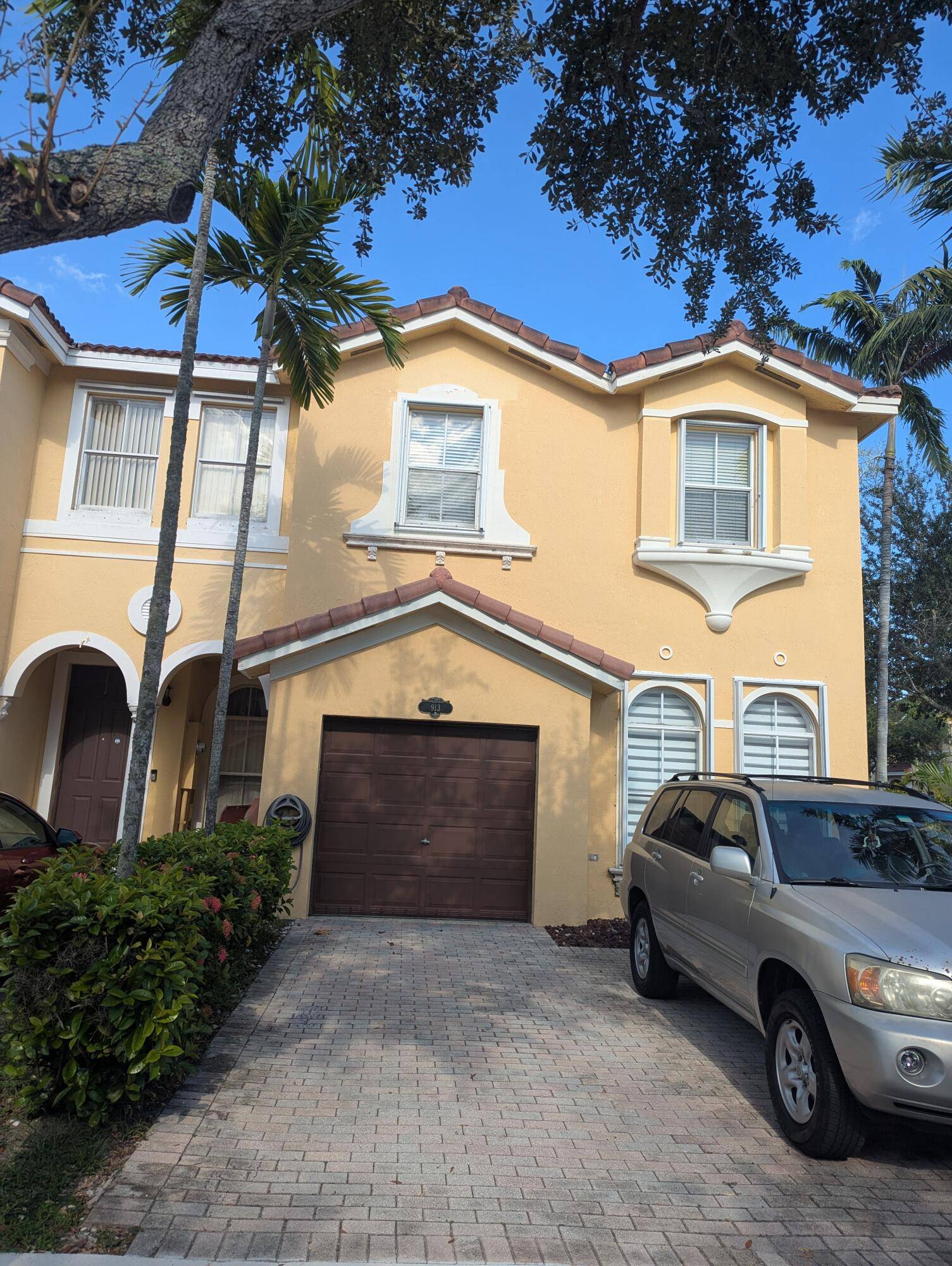 Lovely 4 Bedroom, 3 Bath Townhome in Prime Miami Location !
