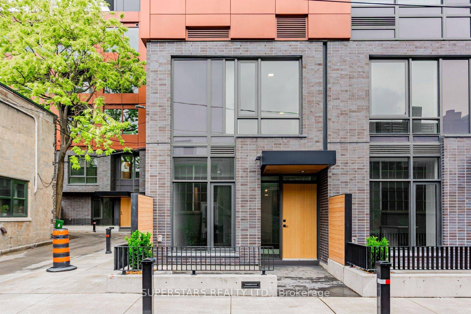 Welcome to this luxurious brand new, never before lived in 2 storey townhouse at 28 Eastern Avenue, nestled in Torontos historic and cherished Corktown neighbourhood !