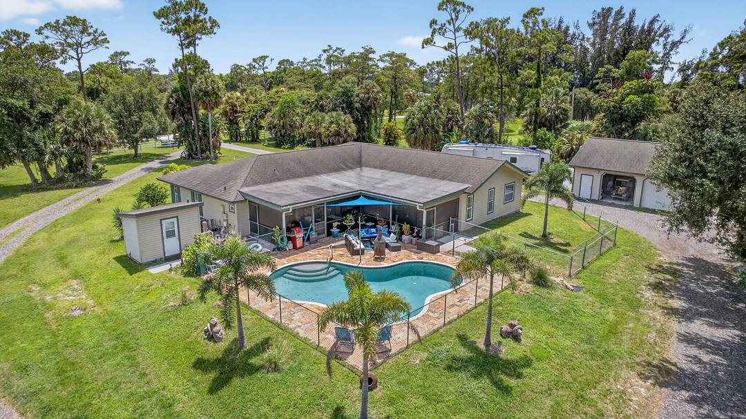 Welcome to this exceptional 6.