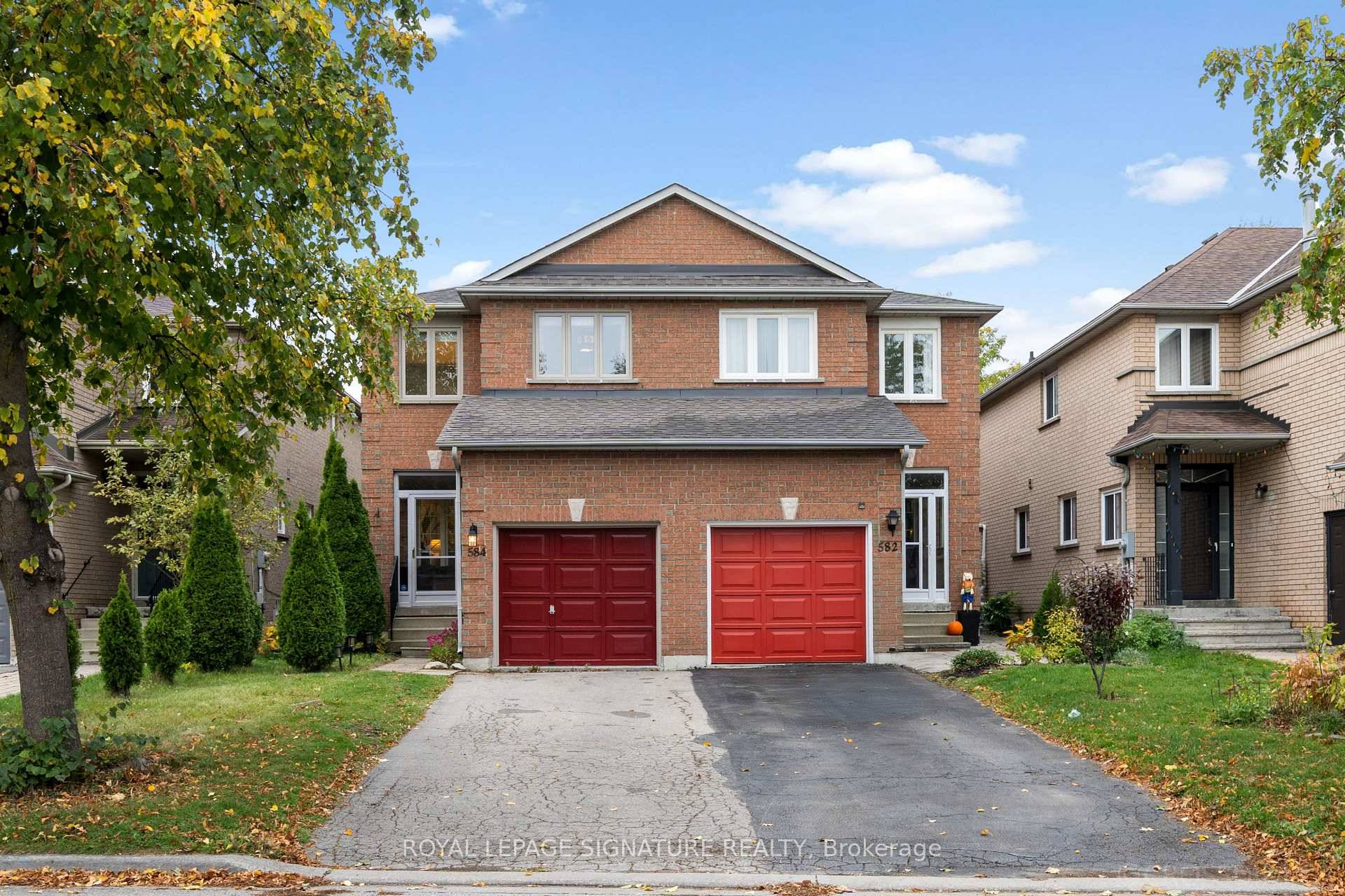 Beautifully updated semi detached home in a highly sought after Newmarket neighbourhood !