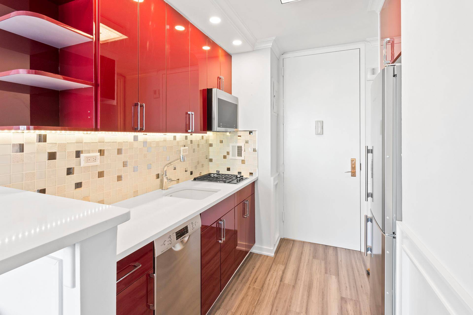 EXPANSIVE CITY AND HUDSON RIVER VIEW AND LOCATION IS EVERYTHING Yes !