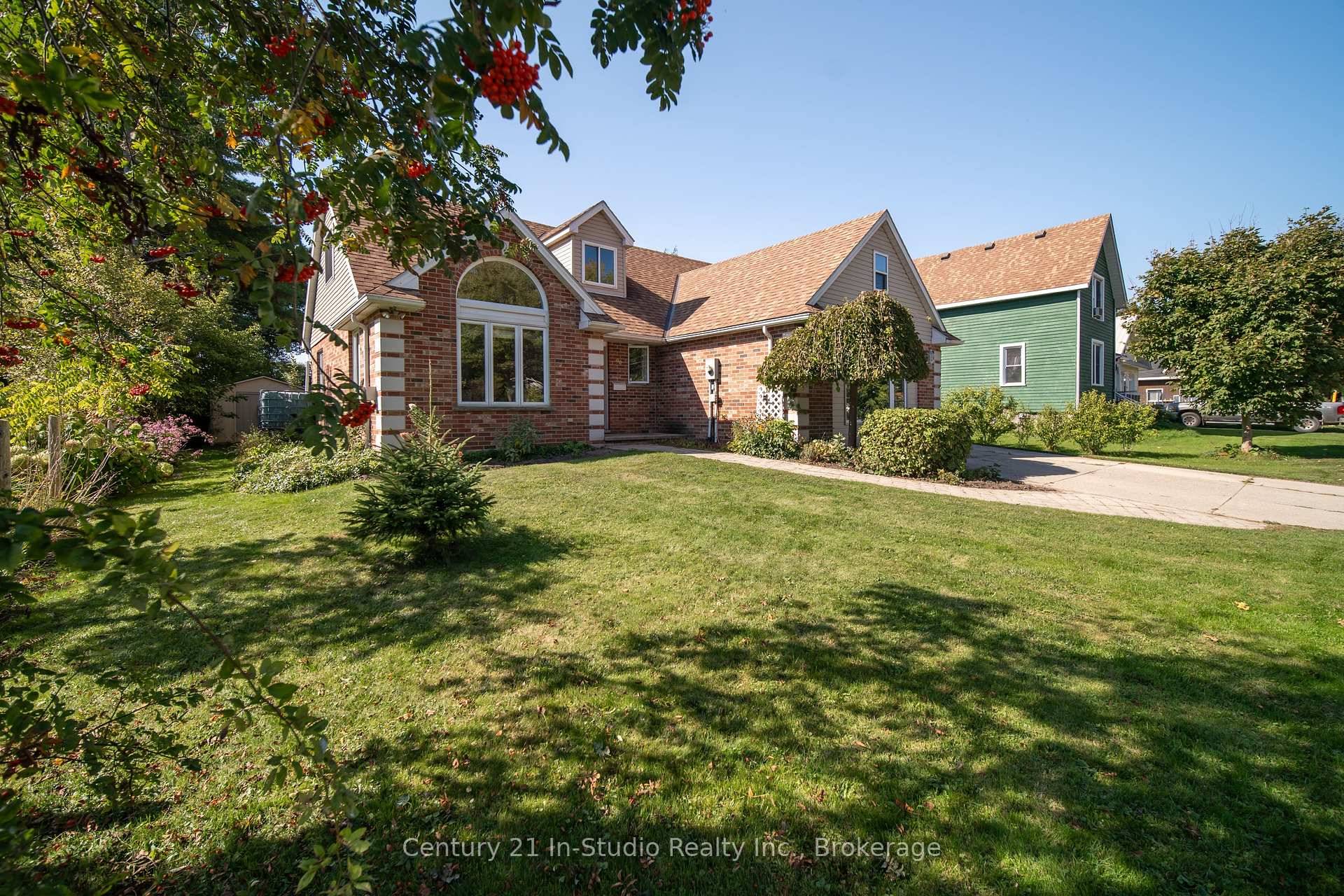 Just steps from the white sandy beach, marina, park, and local shops, it's a wonderful place to retire, raise a family, or simply enjoy life by the Bay.
