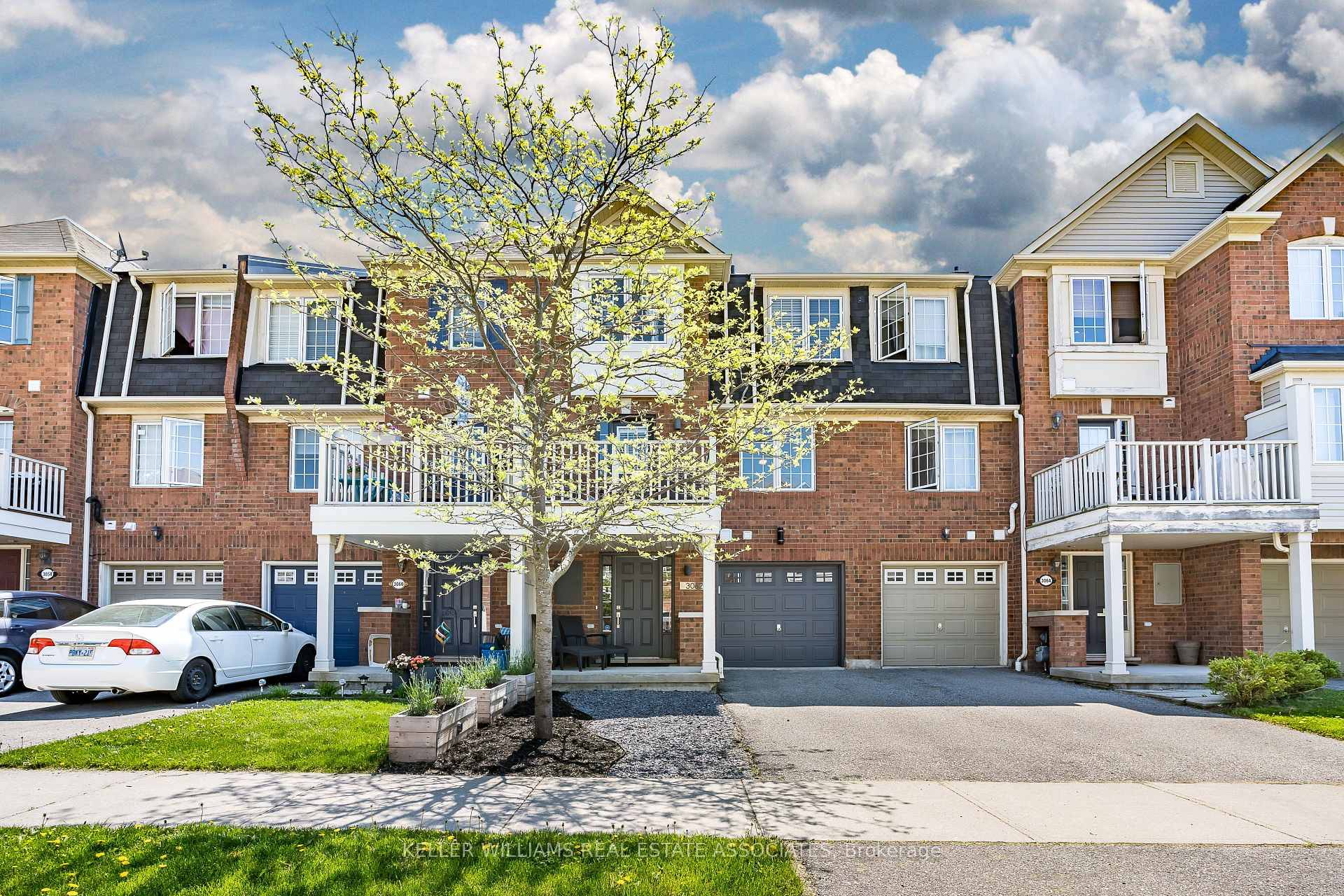 Welcome To 3062 Dewridge Ave !