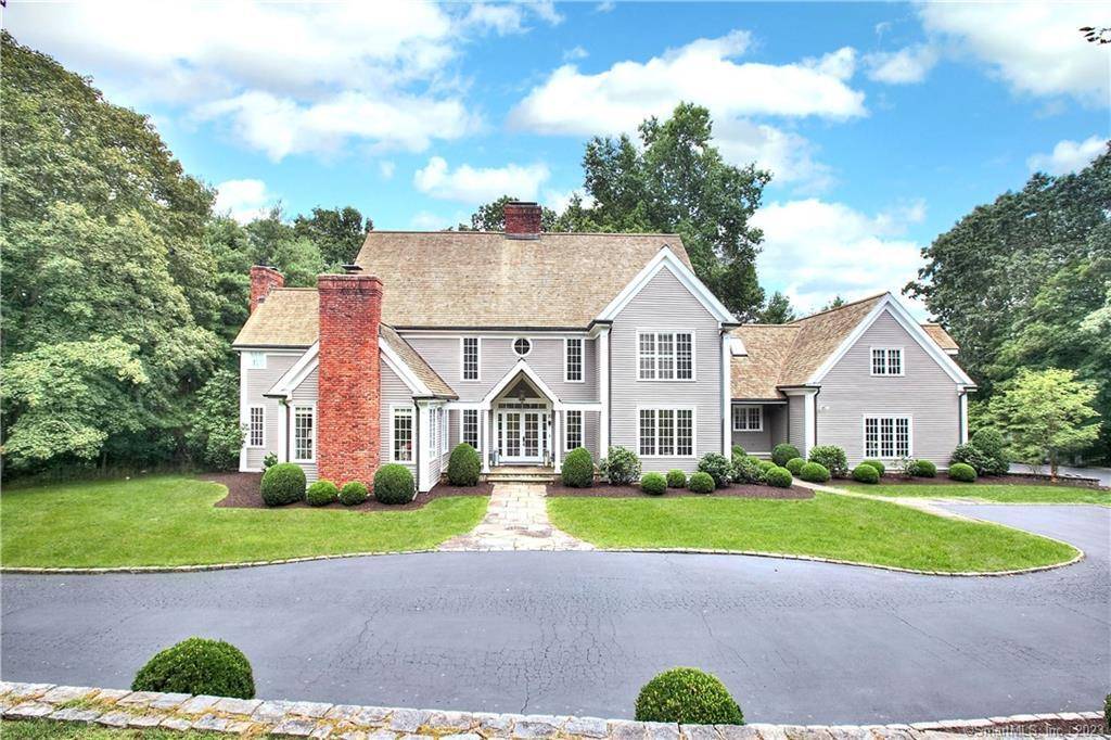 Welcome to your own private oasis at 30 Soundview Farm, sequestered on over 2 acres of breathtaking landscape ; a Michael Greenberg original.