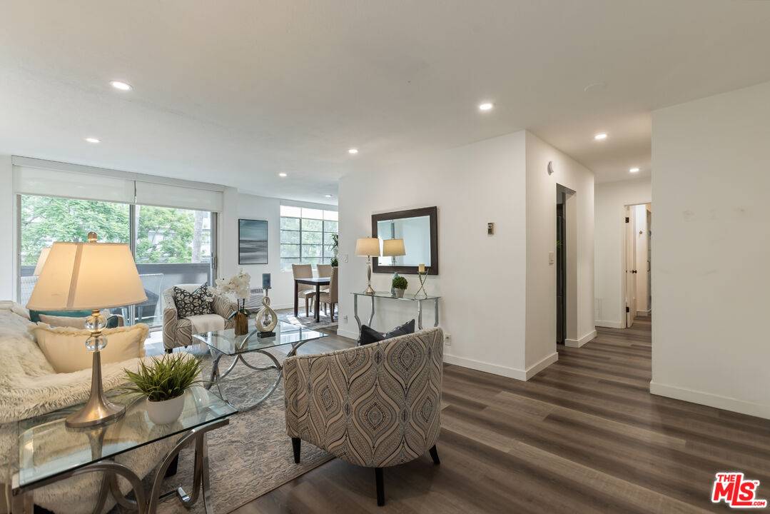 117 S Doheny Dr 1BR Beverly Grove La