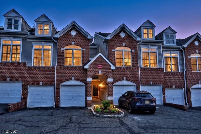 Welcome to this spacious and well maintained Berkeley model townhome located in the highly desirable Lafayette Hills community of Hawthorne.
