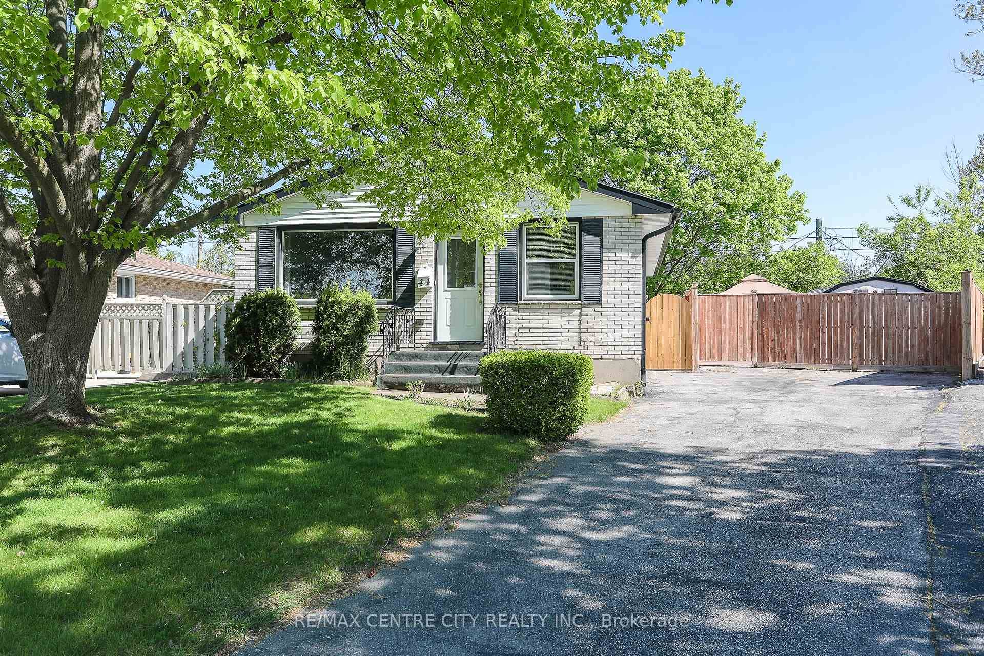 Well maintained bungalow situated on a pie shaped lot in a mature neighbourhood.