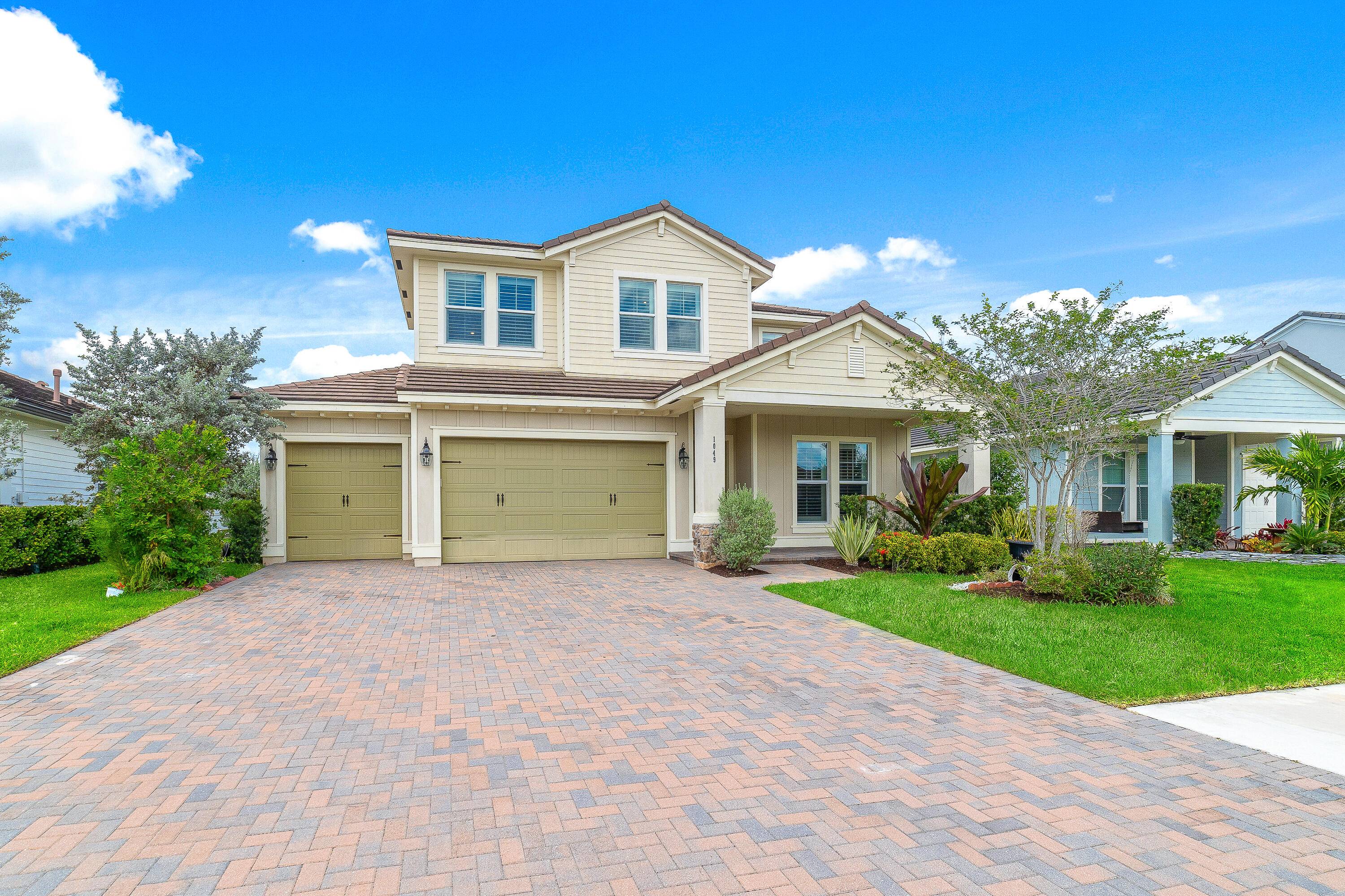 Priced to Sell ! Built in 2018 by Lennar, this gorgeous 4 bedroom PLUS DEN, 4 bathroom, 3 car garage and 6 car driveway home with a POOL, is nestled ...