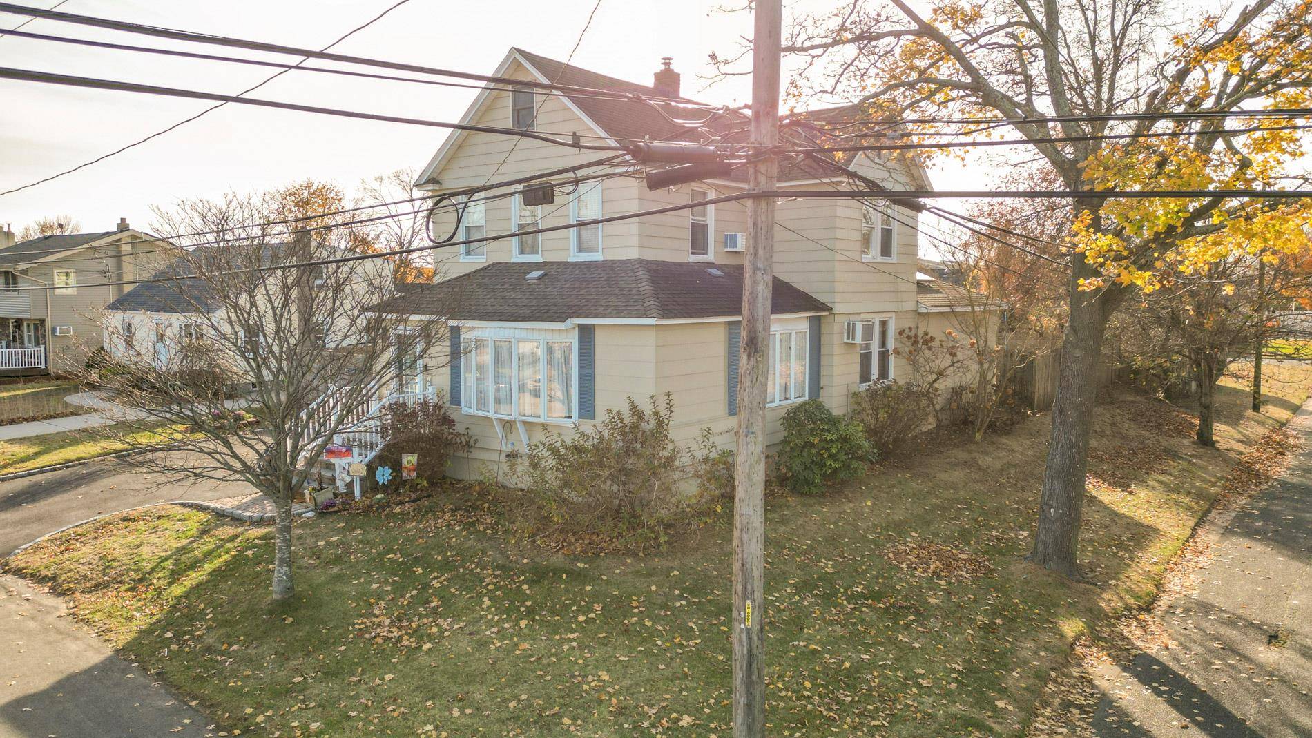 Welcome to 651 Madison Ave, Located in the quaint village of Lindenhurst with shops, dining, and beaches, while being close to transportation.