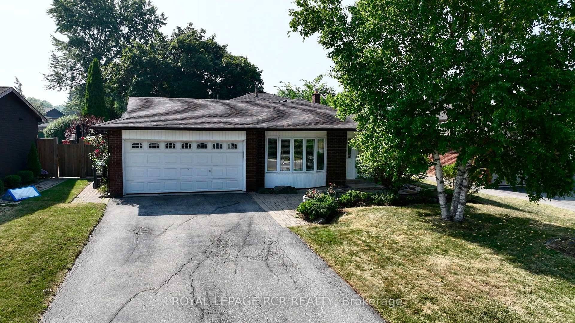 Welcome to this beautifully maintained 3 level backsplit nestled in one of Bolton's most sought after mature neighbourhoods !