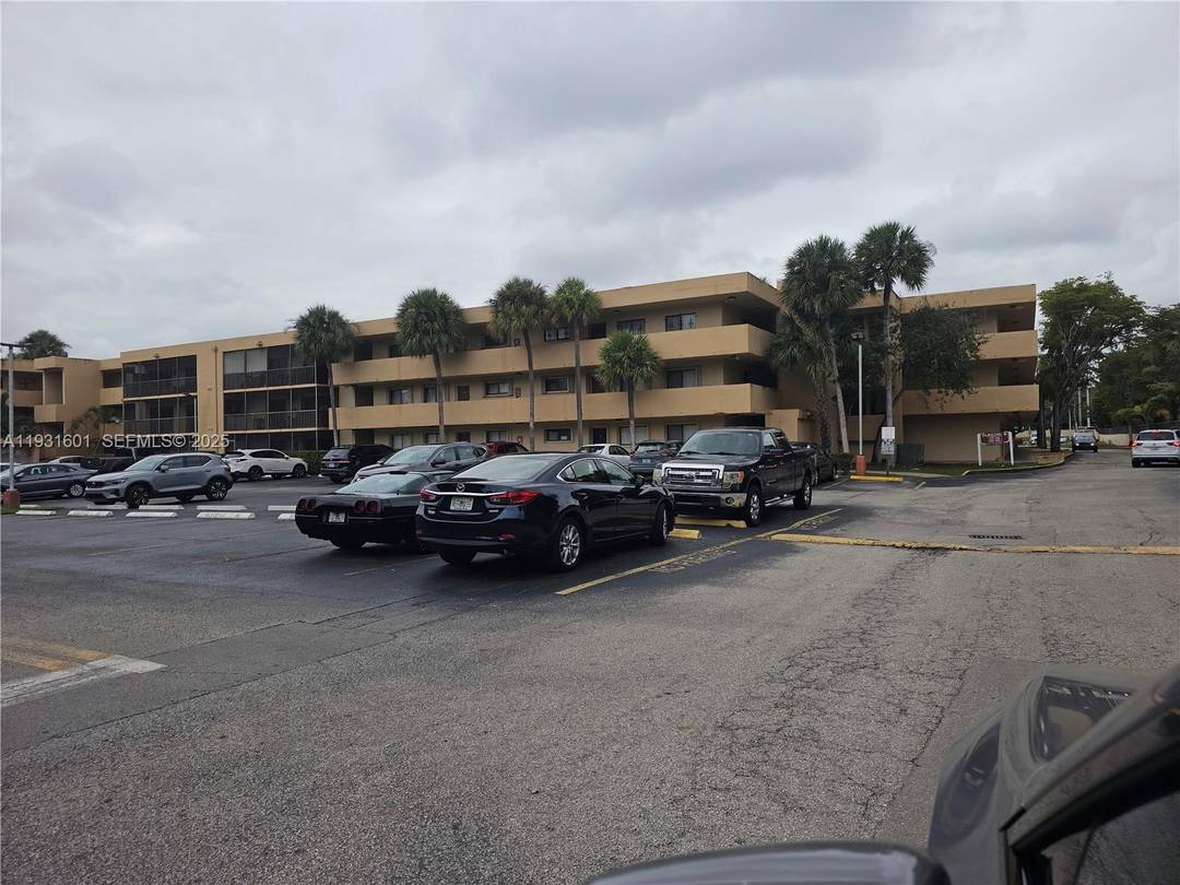 Priced to sell, hard to find at this price.