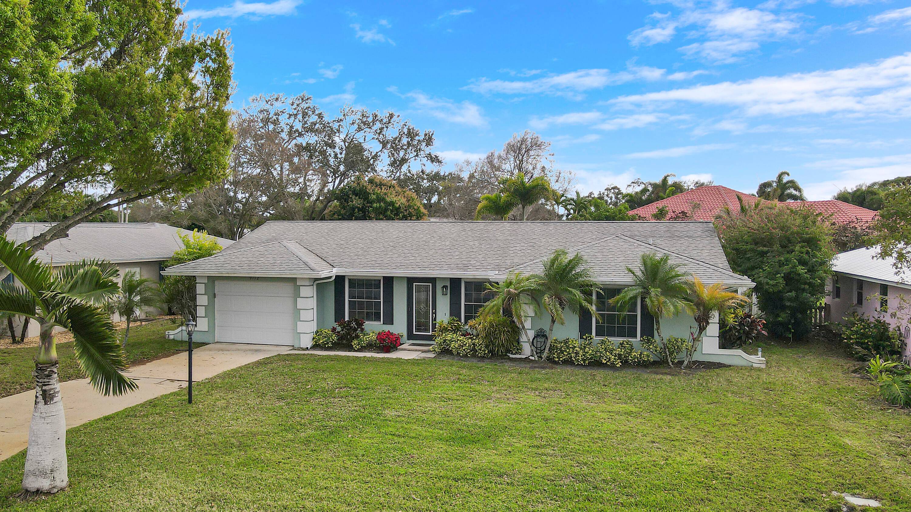 WELCOME TO LITTLE CLUB. THIS 2 BEDROOM 2 FULL BATH HOME IS A MUST SEE IN THIS 55 COMMUNITY.