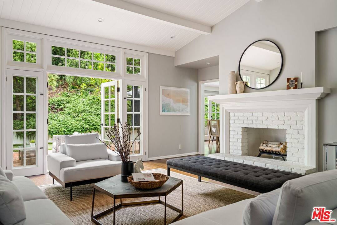 4071 Mandeville Canyon Rd 3BR Brentwood La