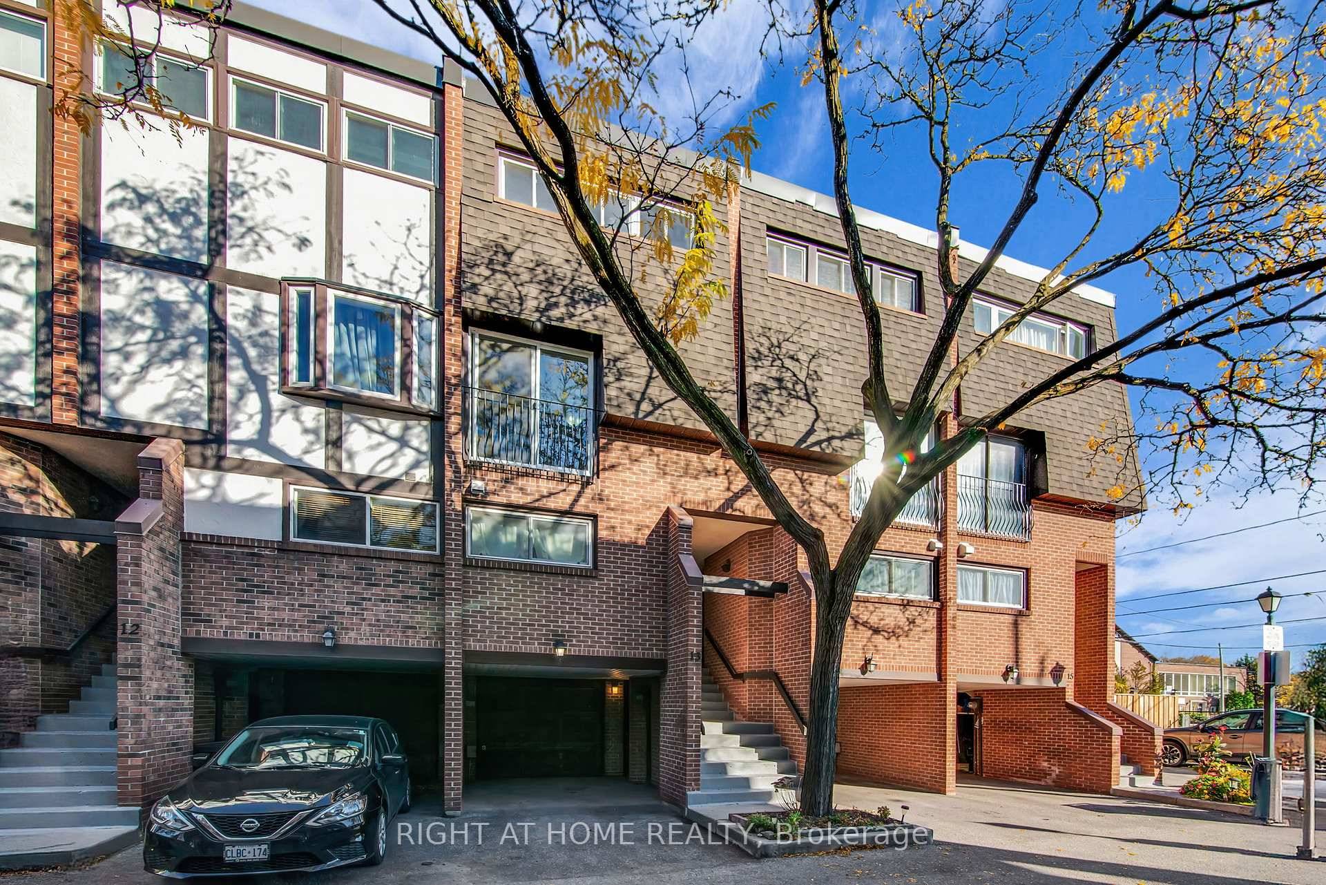 Beautifully Renovated Full 3 Bedroom Townhouse in Desirable Parkview O'connor With Family Sized Kitchen.