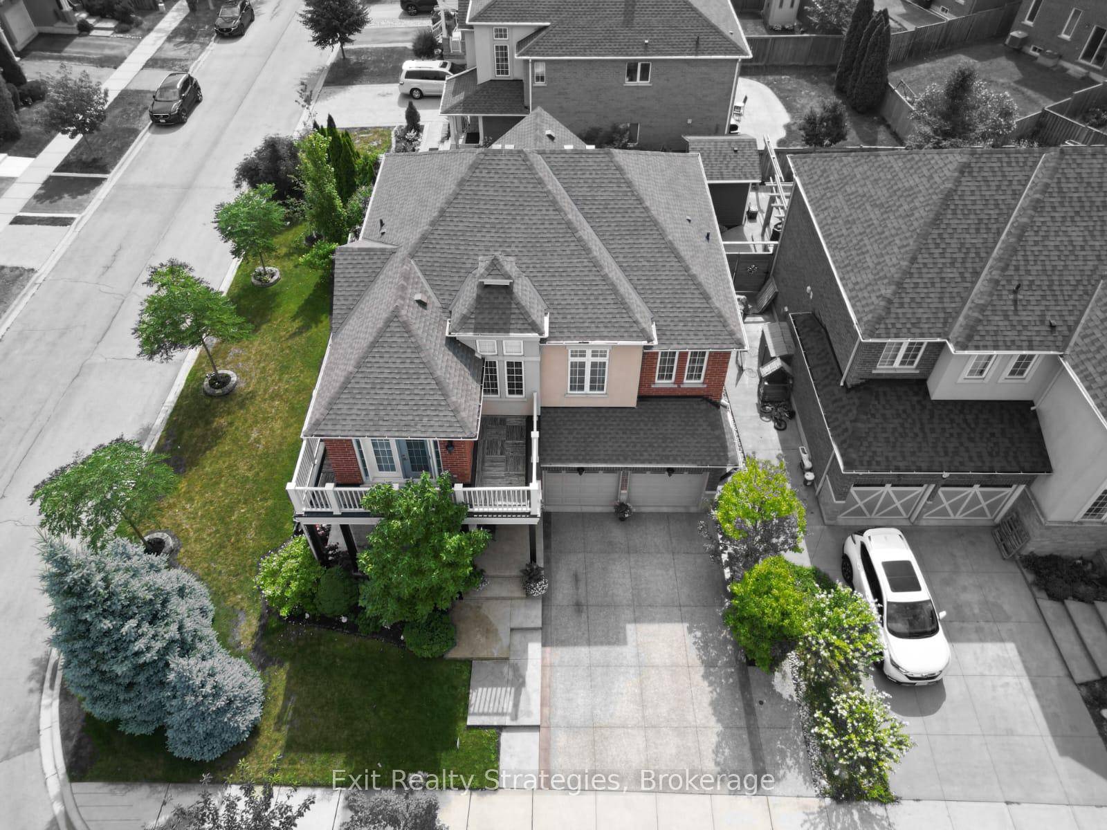 Welcome to 100 Springstead Avenue, a beautifully updated and meticulously maintained home in one of Stoney Creeks most desirable neighbourhoods.