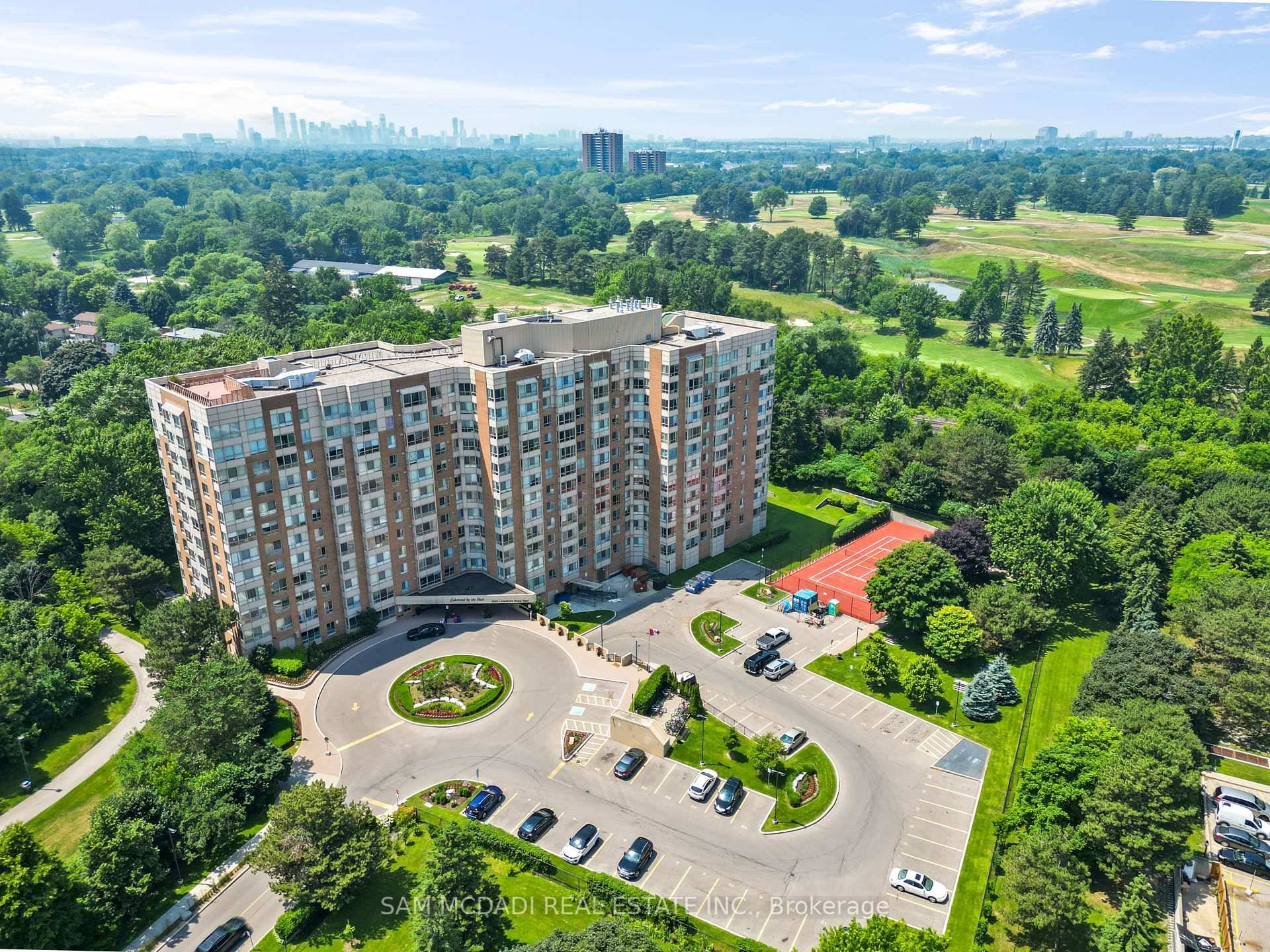Serene Living at Lakewood by the Park !