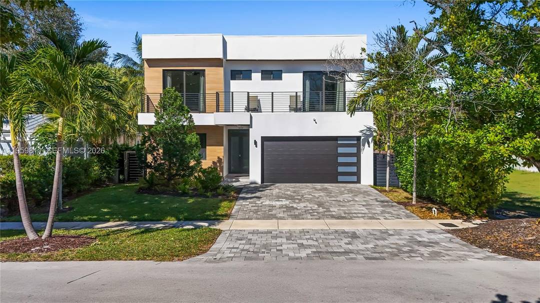 Experience luxury living in this modern single family residence ideally located in the heart of Fort Lauderdale.