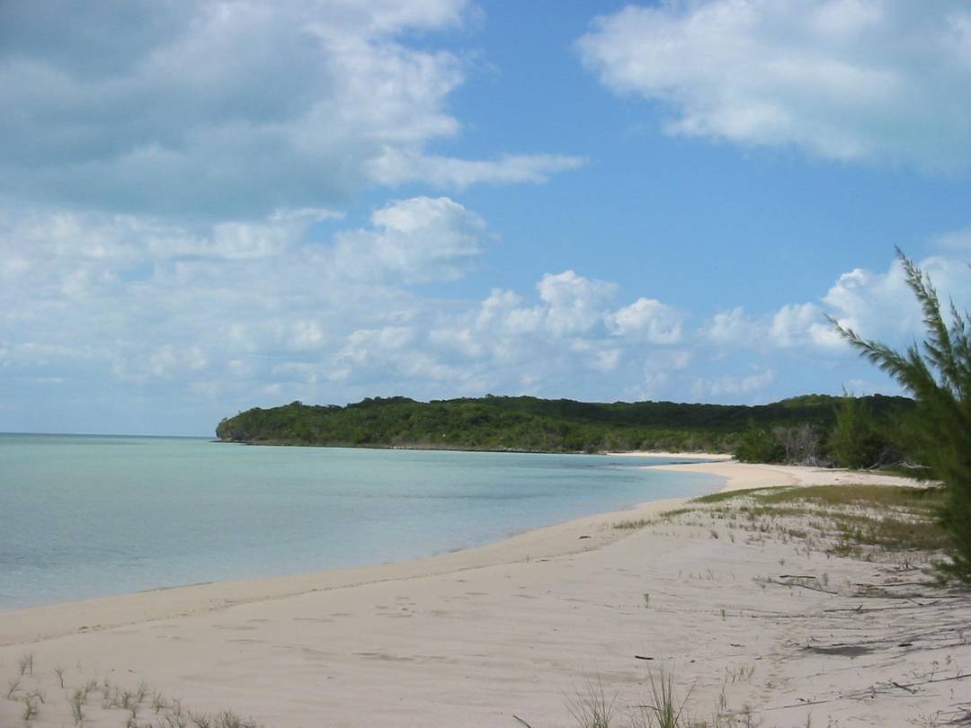 HALF MOON BAY Land Long-Island-Bahamas
