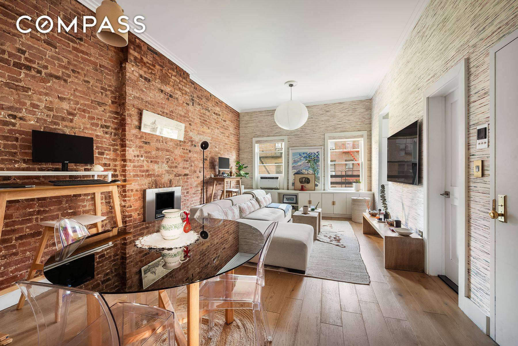 Chic Top Floor One Bedroom in Historic Chelsea Townhouse Located on a picturesque tree lined street in the heart of Chelsea, this sun drenched, fully renovated top floor one bedroom ...