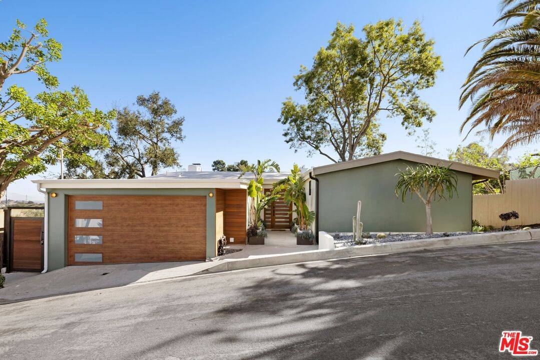 2204 Ridgemont Dr 3BR Hollywood Hills East La