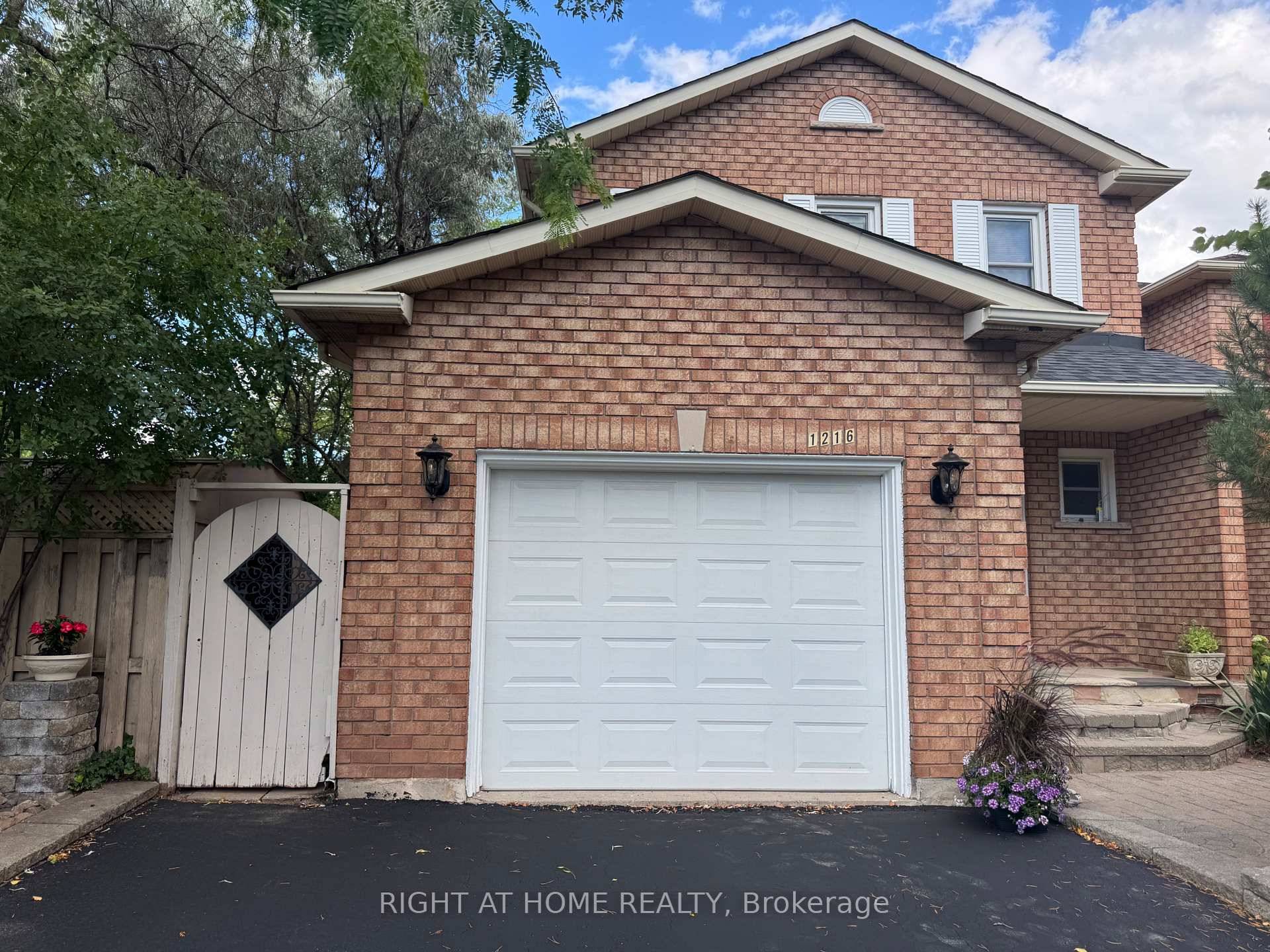 Located in The Sought After Glen Abbey Community.