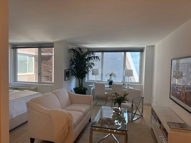 BEST ALCOVE STUDIO DEAL IN THE BUILDING !