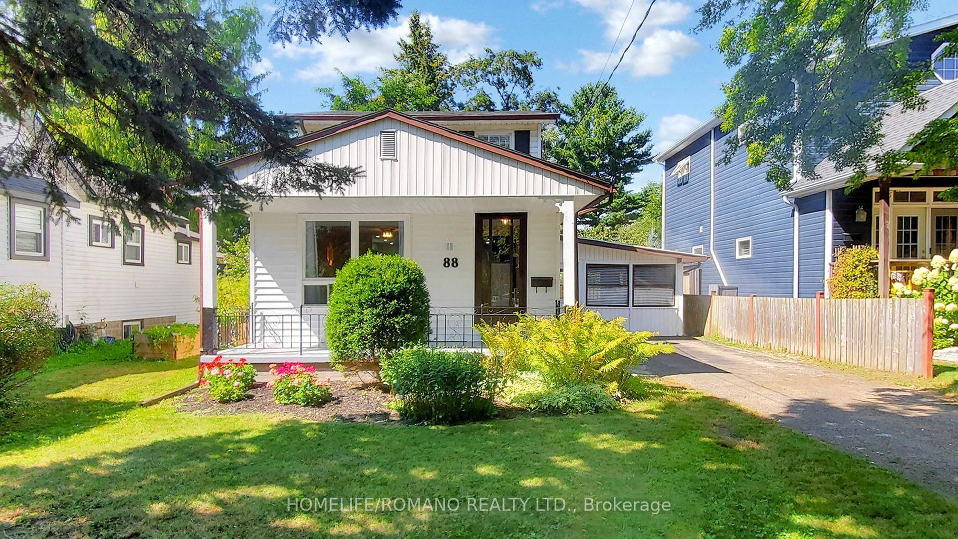 Discover the lifestyle youve been dreaming of at 88 Bayview Drive, a jewel in the historic district of Port Dalhousie.