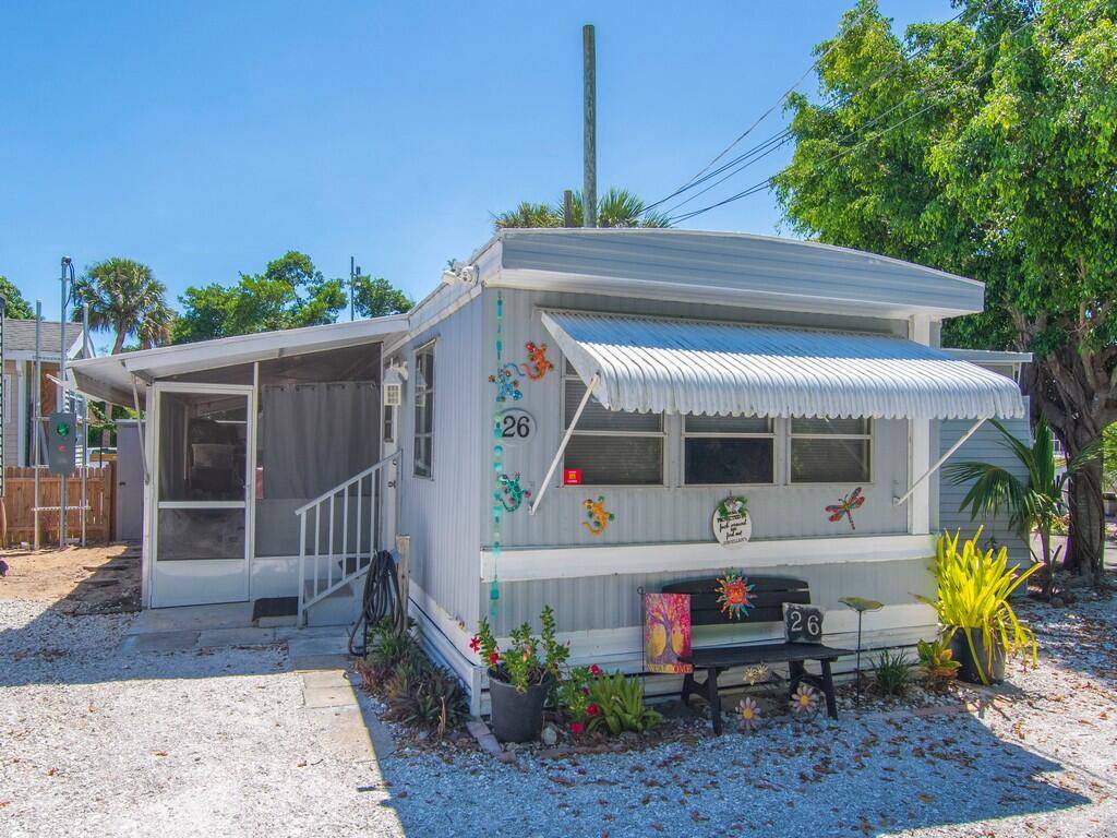 Welcome to your slice of paradise in the heart of Jensen Beach !