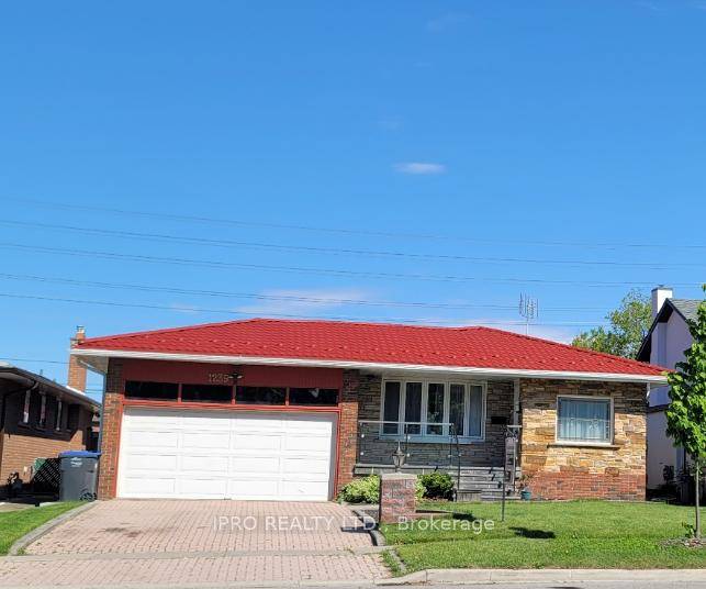 Welcome to the Well Maintained 3Bdrm 4Bath, Bungalow that offers 1275 SF of living space.
